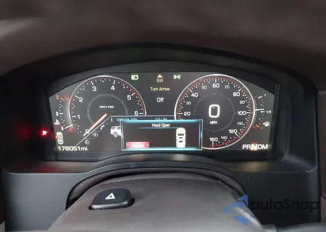 2015 Cadillac Escalade Premium z USA, uszkodzony, nr VIN 1GYS4CKJ4FR215433